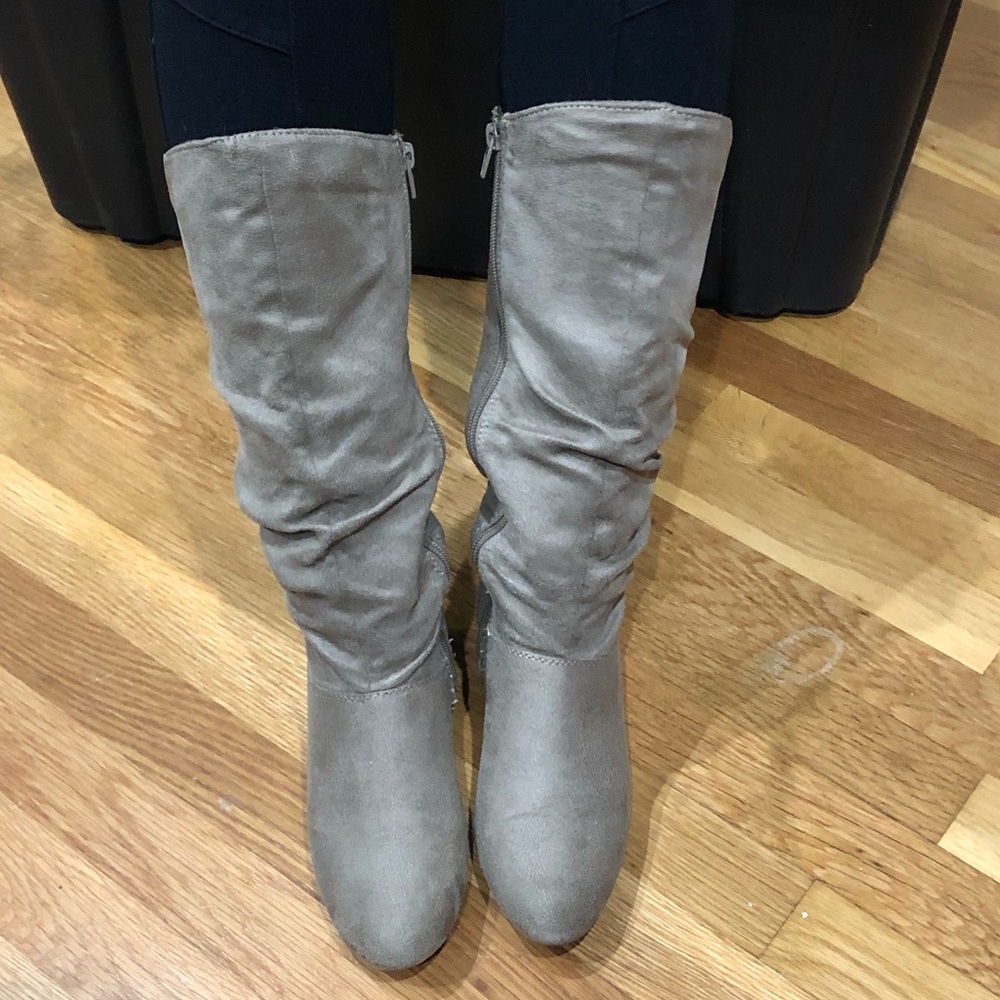 Cute light suede boots with slight heel